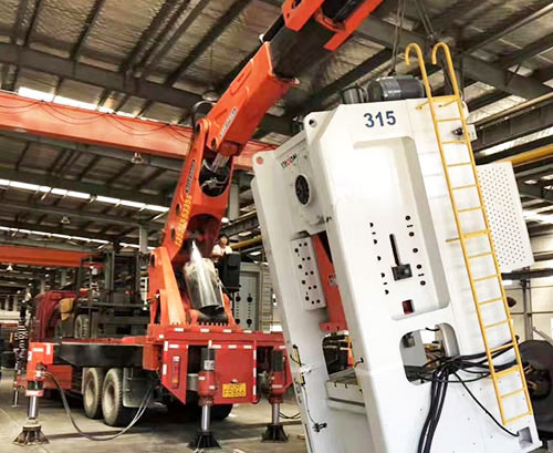 排湖风景区附近随车吊出租，轻松解决运输难题