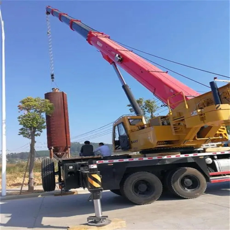 排湖风景区附近的吊车租赁公司