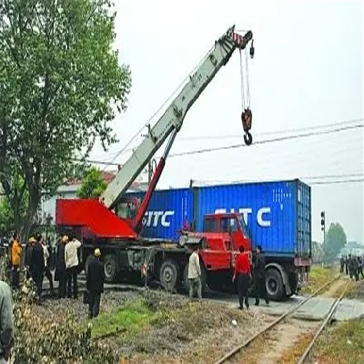 排湖风景区如何快速找到附近的吊车救援公司